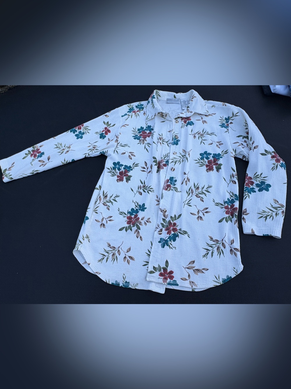 Carolyn Taylor White Button-Down Shirt with Teal & Red Floral Print